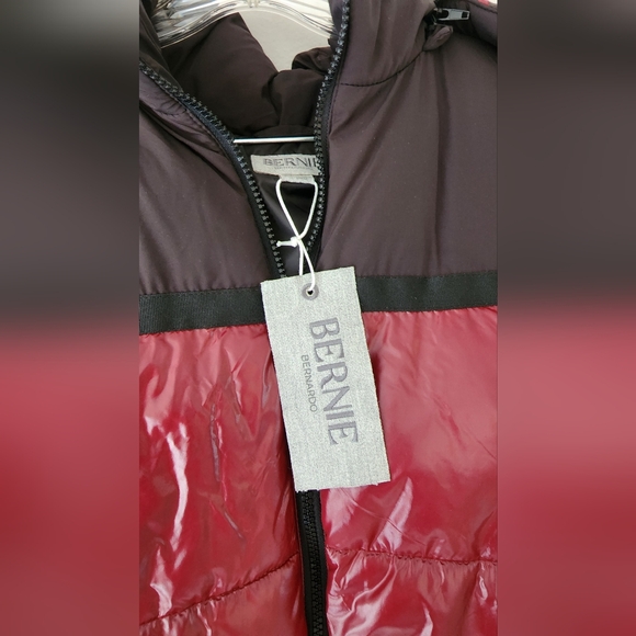 *CLEARANCE* Woma Bernardo Bernie Red & black Winter Puffer with hood! size Small - Picture 2 of 4
